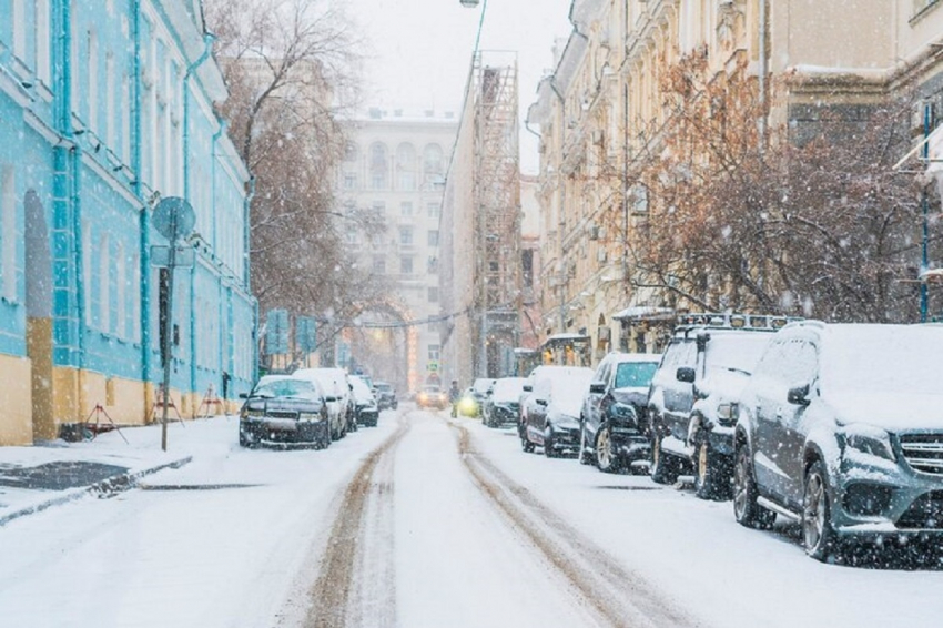 В Екатеринбурге нашли нужным запретить парковку на обочинах