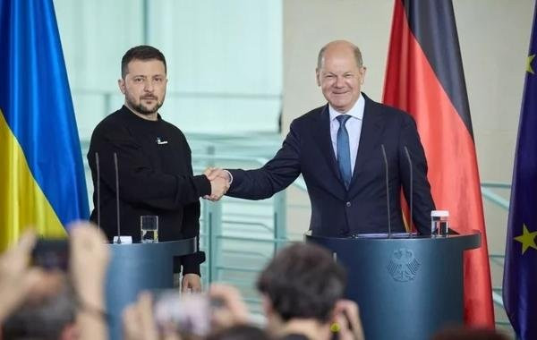 Медведев назвал договор Берлина и Киева "альянсом нацистов с бандеровцами"