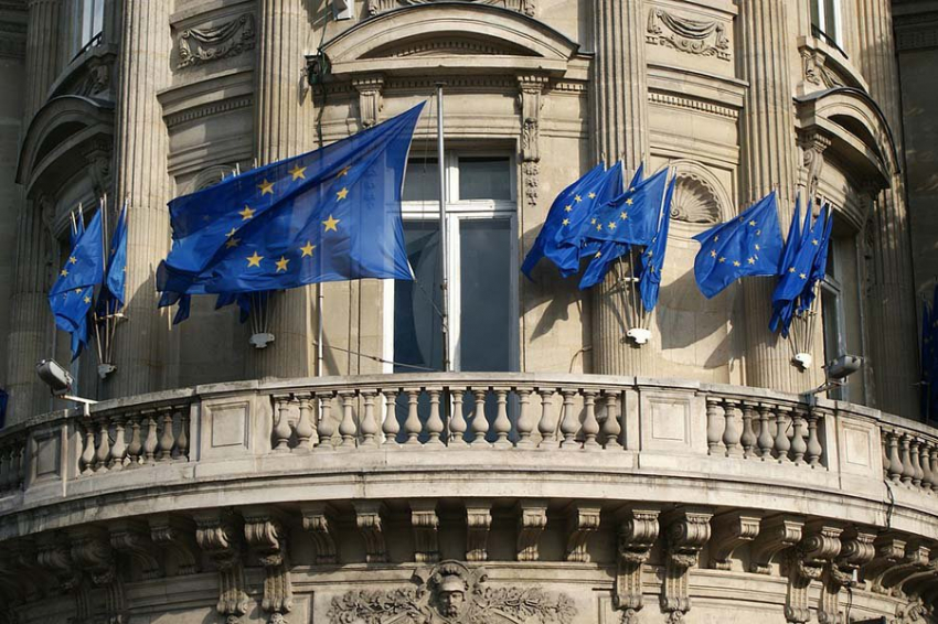 Совет Евросоюза утвердил 13-й пакет санкций против России