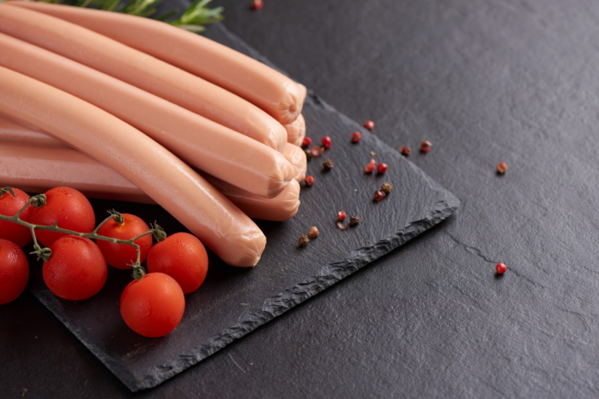 Внутри только 100% мясо: в Роскачестве назвали лучшие сосиски и сардельки