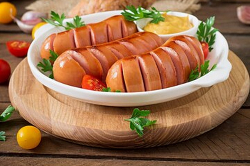 Внутри только натуральное мясо: в Роскачестве назвали лучшие сосиски и сардельки из магазинов