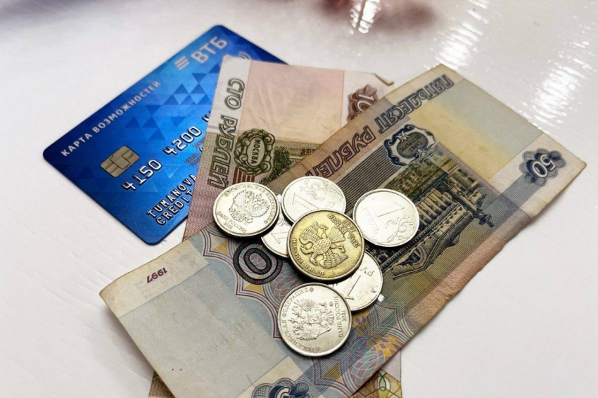 Решено выдать россиянам по 10 тысяч рублей от СФР в апреле. Когда деньги придут на карту