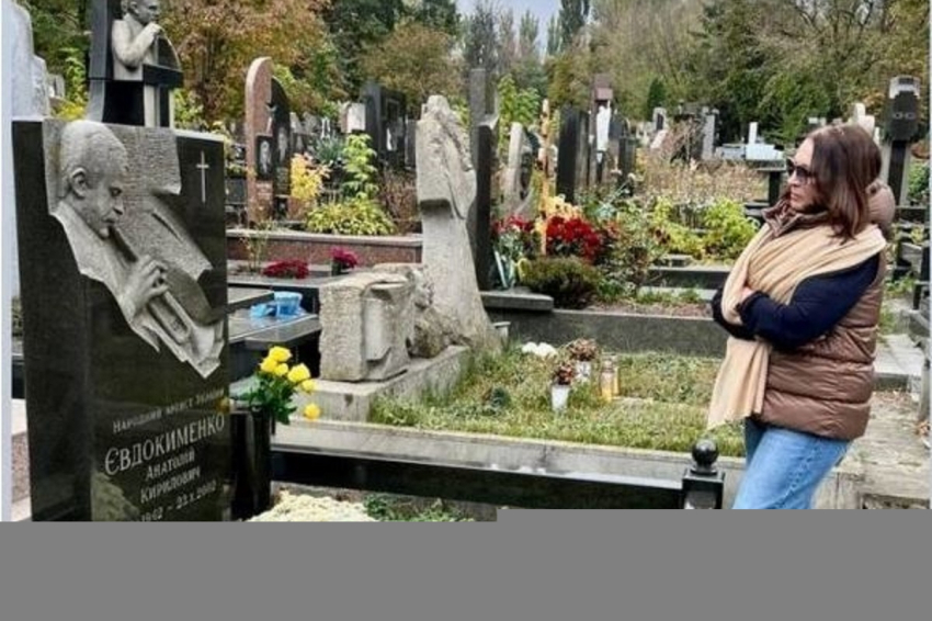 София Ротару неожиданно объявилась в Киеве и побывала на Байковом кладбище - там покоится ее муж