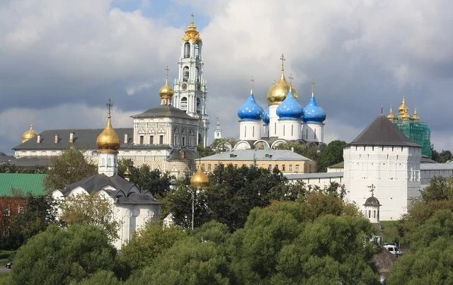 В Киево-Печерской лавре обрушился золоченый крест: спасатели оперативно устранили последствия