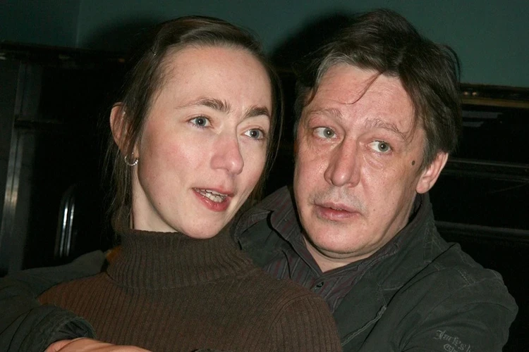 Жена опять спасает Михаила Ефремова: "Теперь не пьет, не курит - читает, пишет, смотрит"