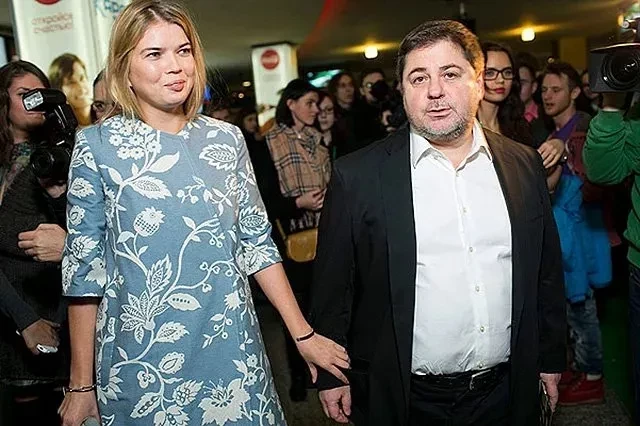"Дети скитались по Европе и Украине". Александр Цекало ответил на обвинения в неуплате алиментов на детей от бывшей жены