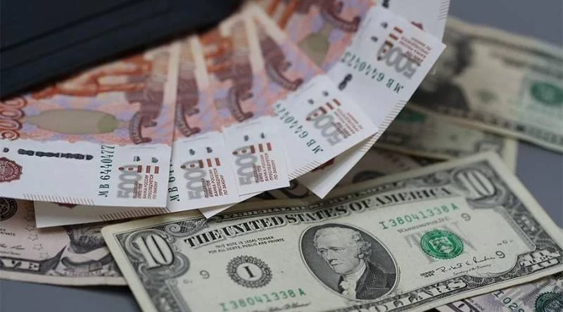 Эксперты прогнозируют: доллар больше не будет стоить 100 рублей