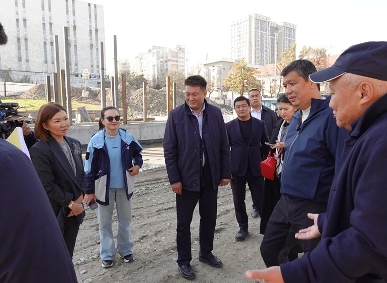 Мэр Бишкека посетил стройку подземного комплекса Old Bishkek