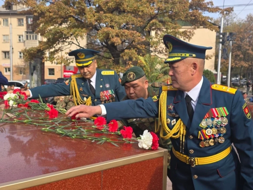 Минобороны КР почтило память павших в Баткенских событиях