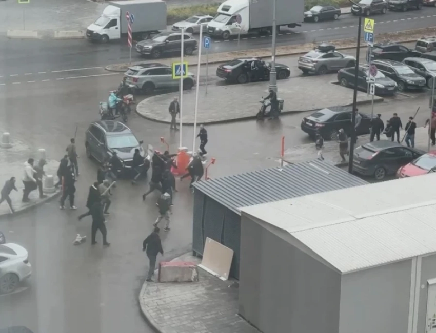 Более 80 мигрантов задержали в Москве после массовой драки