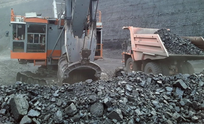 Кыргызстанцы жалуются на продажу рассыпного угля. Ответ «Кыргызкомур»