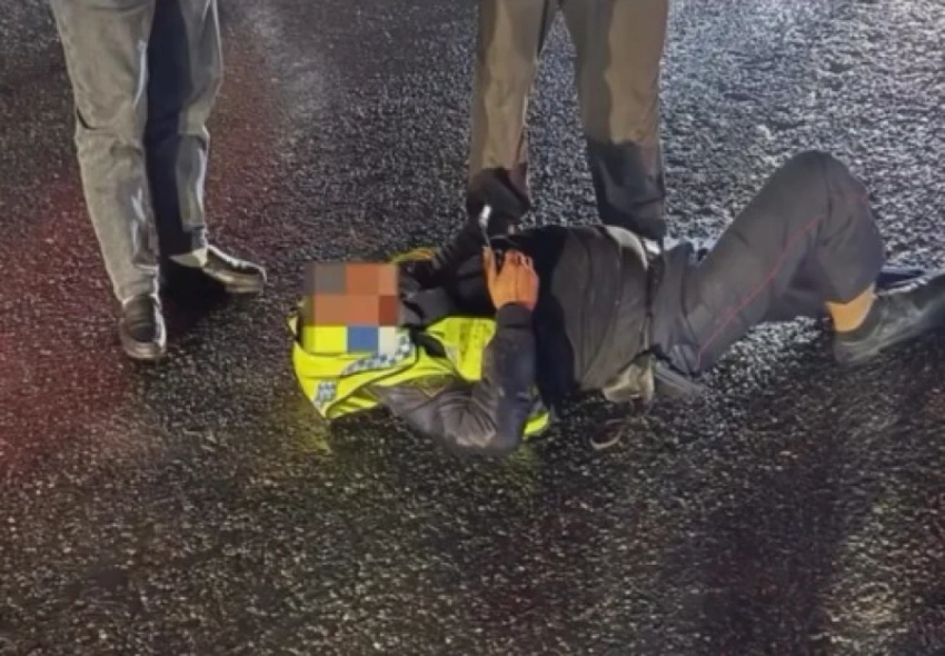 В селе Достук водитель сбил сотрудника ГУОБДД