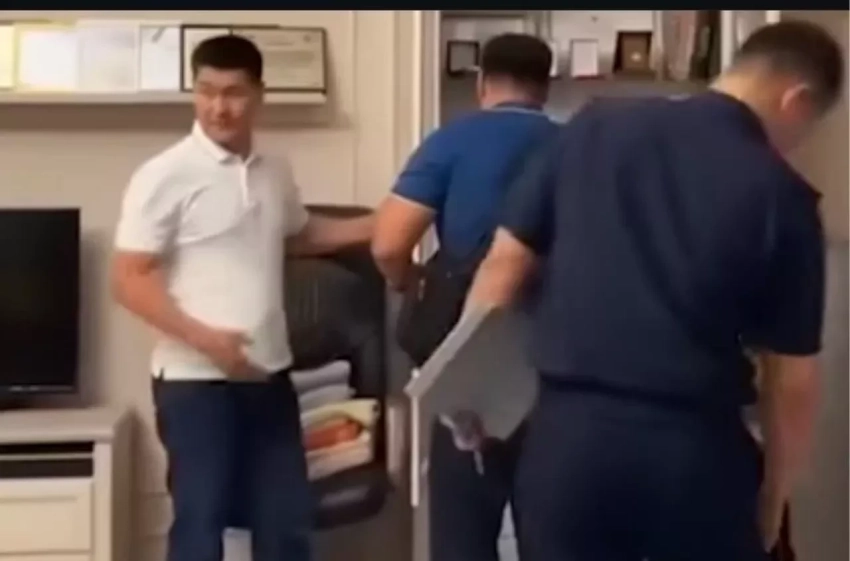 МВД Кыргызстана прокомментировало видео об обысках у экс-депутата Атазова