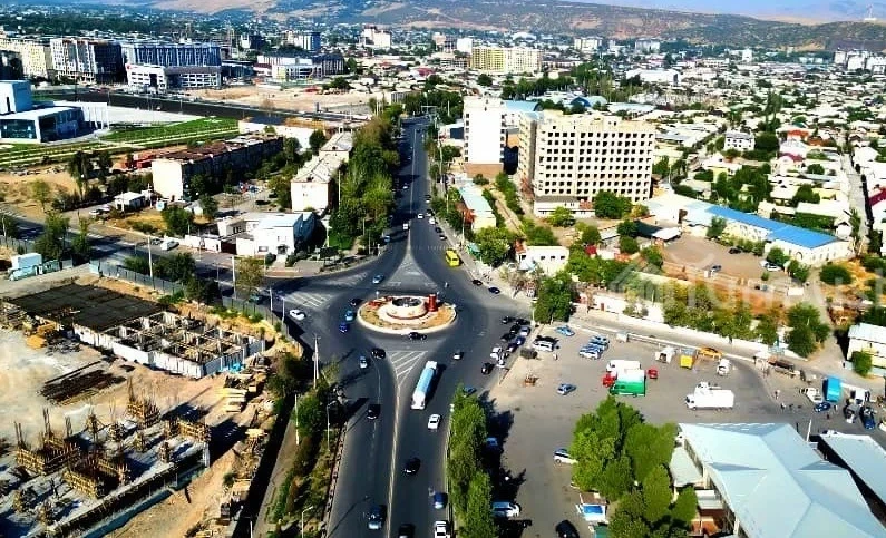 В Манасе закроют коммерческие объекты без парковок