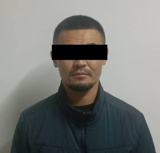 В Токмоке пьяный водитель напал на медперсонал и разбил окно в больнице