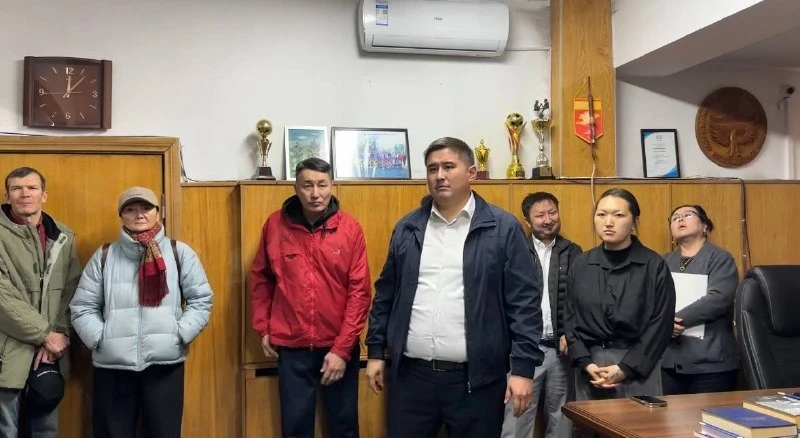 Телефоны и возврат земель: почему вспыхнул конфликт в Обществе слепых и глухих КР