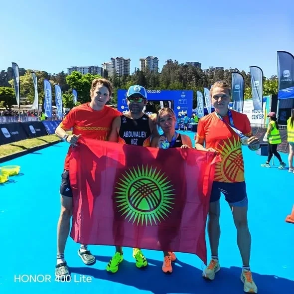 Кыргызские спортсмены завоевали золотую медаль на Кубке мира по паратриатлону в Чили