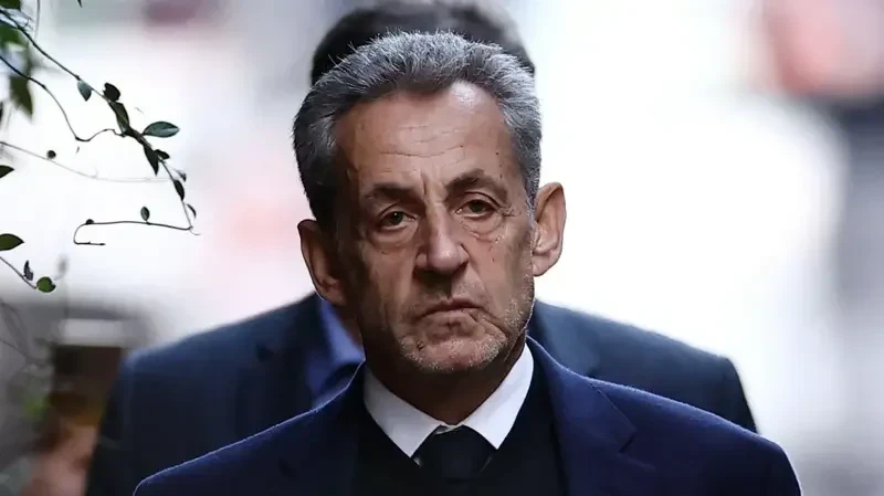 Суд отпустил Николя Саркози из тюрьмы