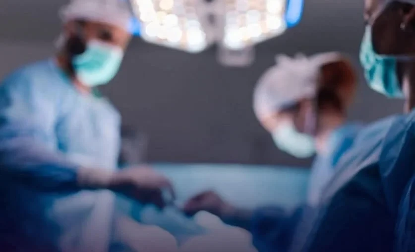 Бишкекские хирурги провели уникальную операцию 5-летней девочке с редкой патологией