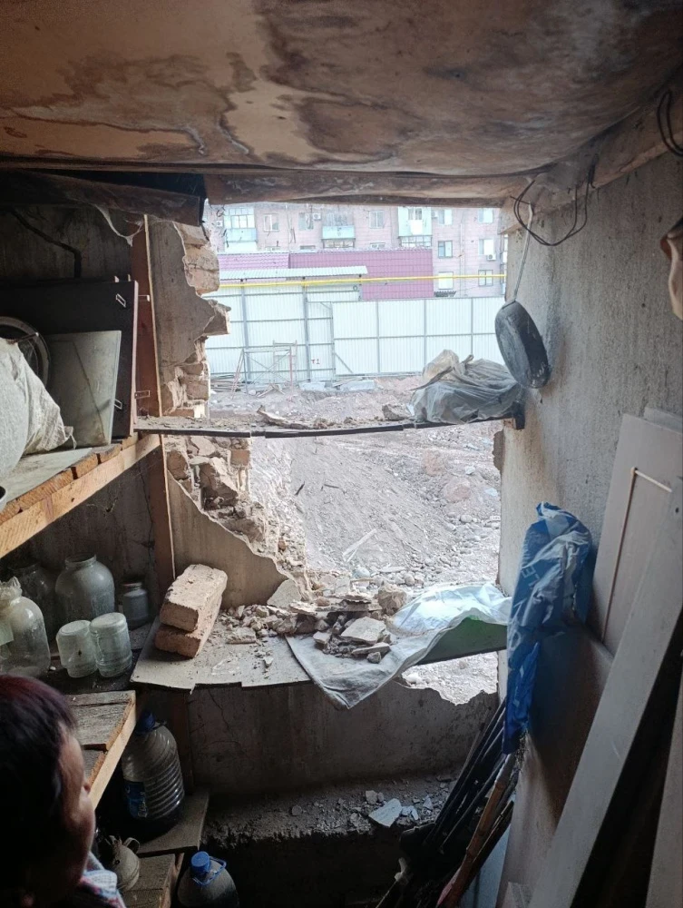 "Обвалилась стена дома и упал забор". При строительстве этажки повредили газовую трубу