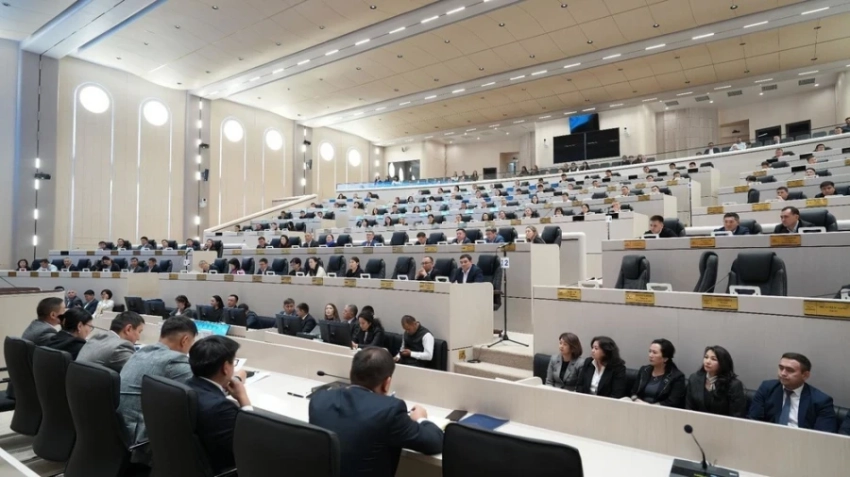 Без скандалов не обойтись? Выборы в ЖК: фото с Кольбаевым, нападение с топором