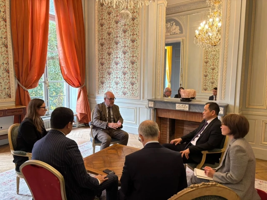 В Париже состоялся первый кыргызско-французский форум по инвестициям и сотрудничеству в сфере здравоохранения