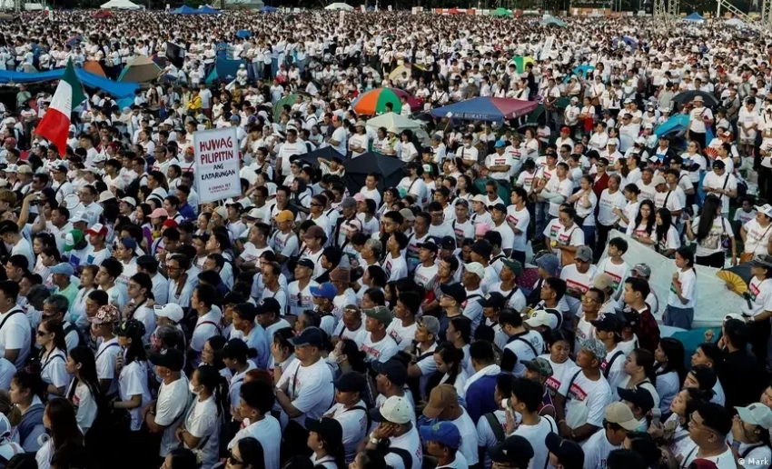 В столице Филиппин сотни тысяч протестуют против коррупции