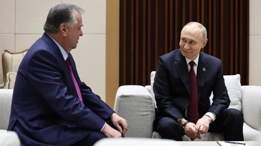 Путин и Рахмон провели двустороннюю встречу на полях саммита ОДКБ в Бишкеке