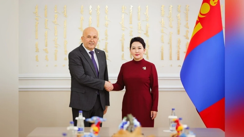 Министр иностранных дел Батцэцэг встретилась с послом Таджикистана для укрепления двусторонних связей