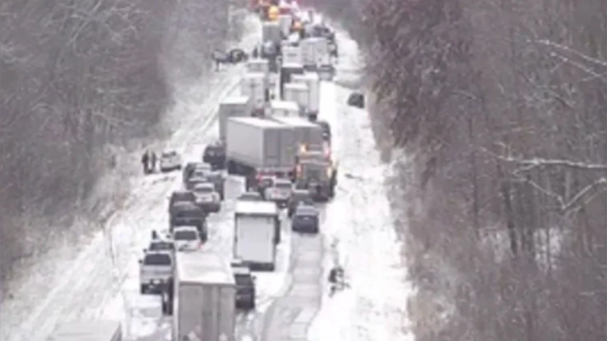 В США более 40 машин столкнулись из-за снегопада