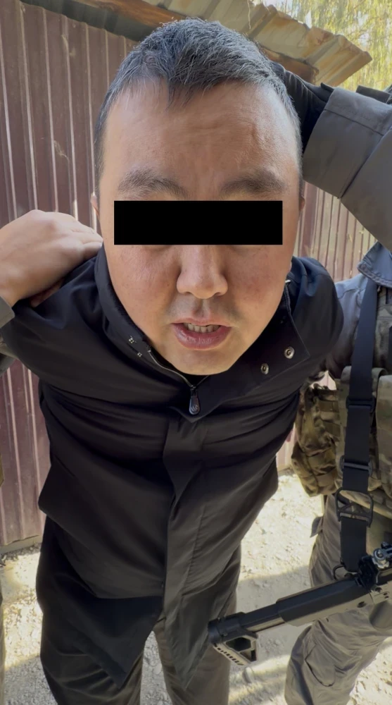 Мошенник показывал жертвам ковер с портретом Ташиева и вымогал деньги (фото и видео)