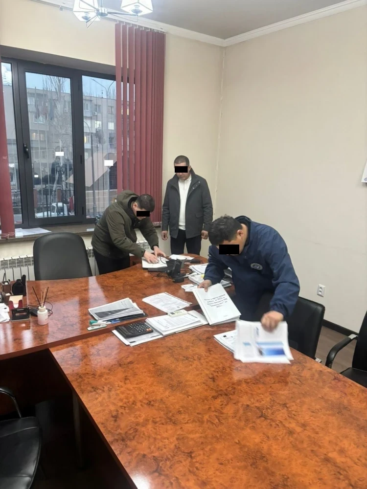 Чиновников из "Бишкексвета" обвинили в коррупции и задержали