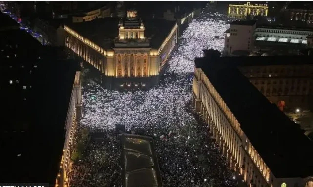 Премьер-министр и правительство Болгарии ушли в отставку после массовых протестов