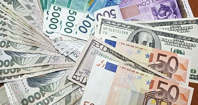 Сом подешевел, несмотря на валютную интервенцию. Курс на 23 декабря