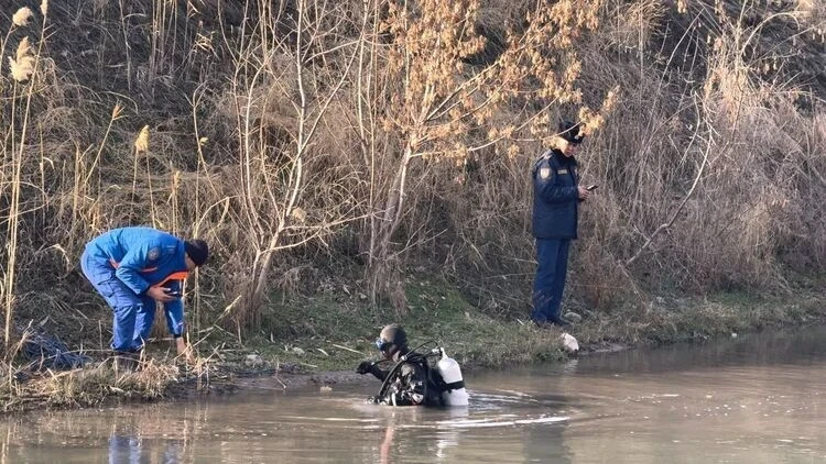 «Уже шли домой». Мэрия Бишкека о гибели сотрудников «Тазалыка» в техканале