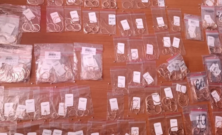 В Оше пресечена попытка незаконного ввоза золотых изделий