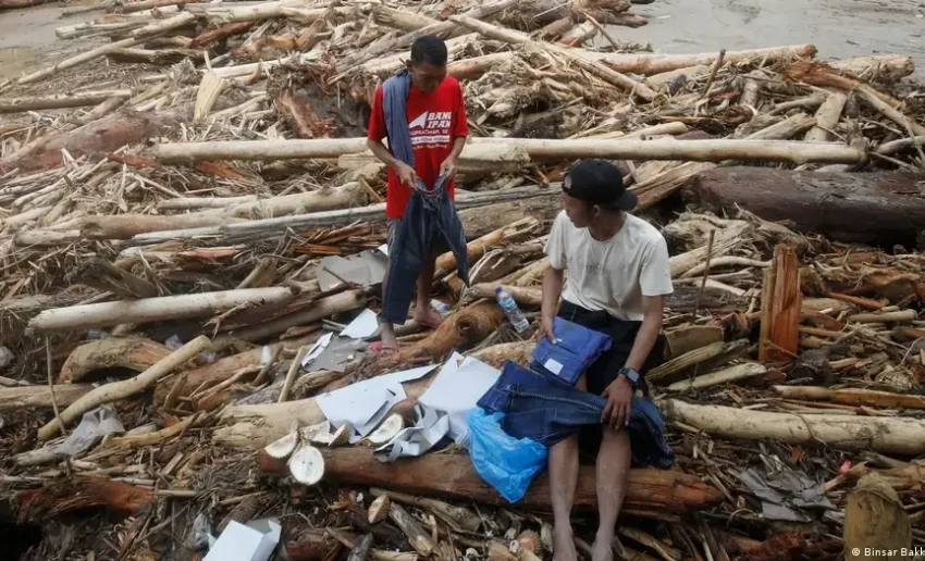 Наводнения и оползни в Азии унесли жизни более 1200 человек