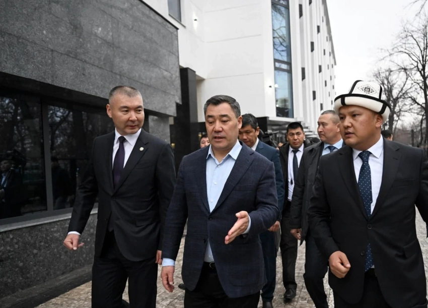 Садыр Жапаров посетил здание НТРК после капитальной реконструкции