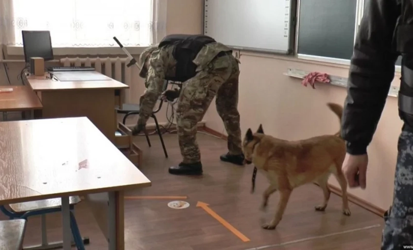 В Бишкеке проверяют сообщения о возможной бомбе в нескольких школах