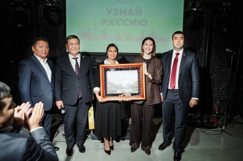 Депутаты Кыргызстана хотят запустить "Айтматовскую карту"