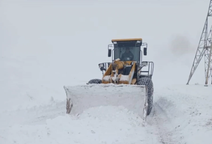 На перевале Тоо-Ашуу временно ограничено движение большегрузных автомобилей
