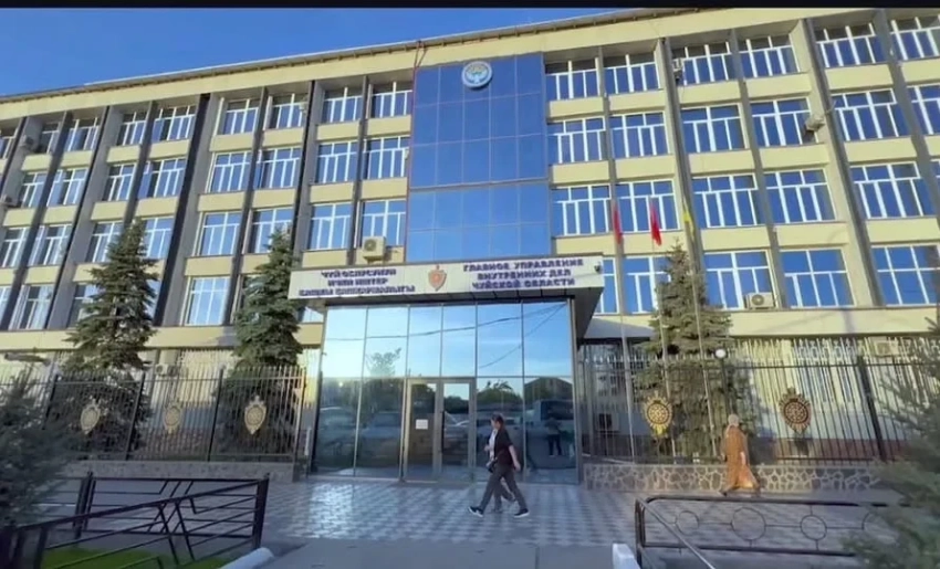 В Ново-Покровке женщину с детьми преследовал супруг. Как отреагировали в милиции