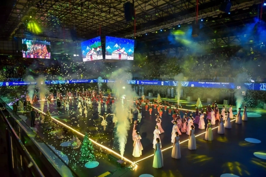 В Бишкеке прошла новогодняя елка мэра города для маленьких горожан