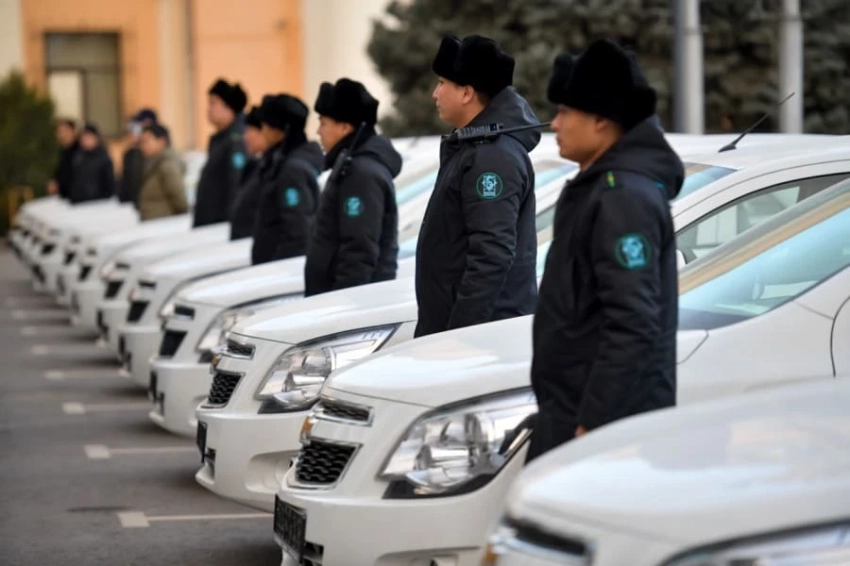 В Бишкеке муниципальная инспекция и районные акимиаты получили служебные автомобили
