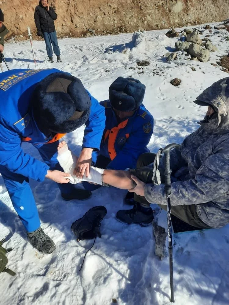 В парке «Ала-Арча» мужчина травмировал ногу: на помощь пришли спасатели МЧС