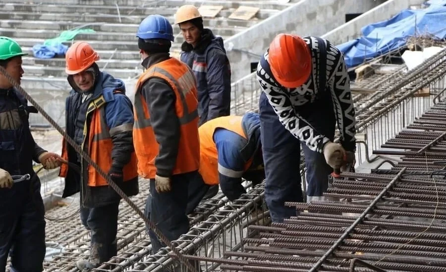 Депутат поднял вопросы поддержки мигрантов и развития окраин Бишкека