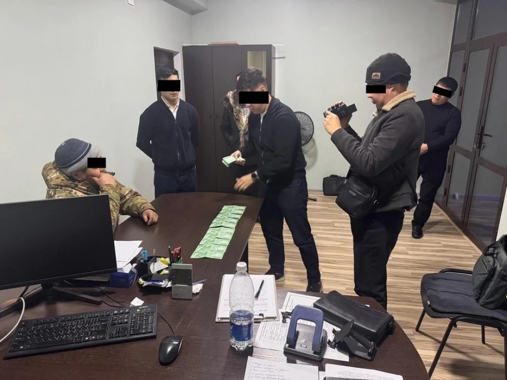 Чиновник пытался откупиться от ГКНБ за незаконную раздачу 56 участков