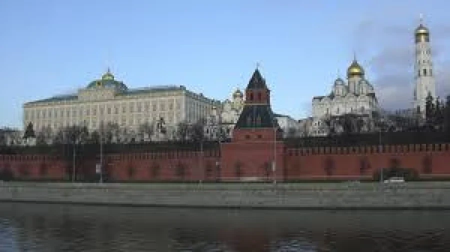 Минтруда напоминает кыргызстанцам правила выезда на работу в Россию