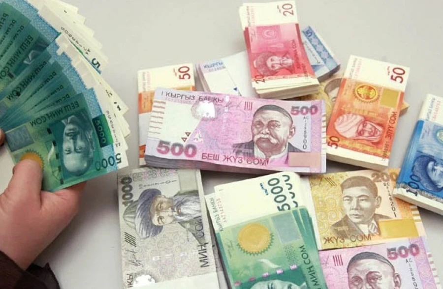 "На руках у кыргызстанцев 200-300 млрд сомов. Это плохо"