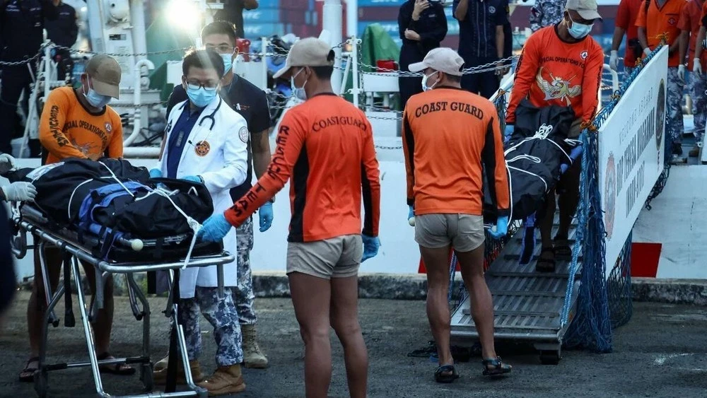 На Филиппинах затонул паром с более чем 350 пассажирами: погибли 15 человек, десятки пропали без вести